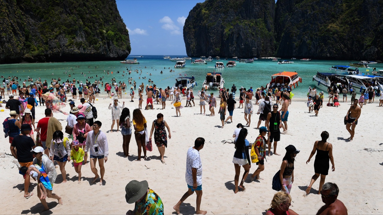 Туристы поддерживают закрытие знаменитого тайского пляжа Майя Бэй