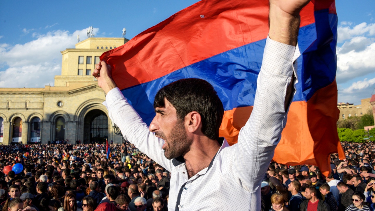 Премьер-министр Армении подал в отставку на фоне протестов