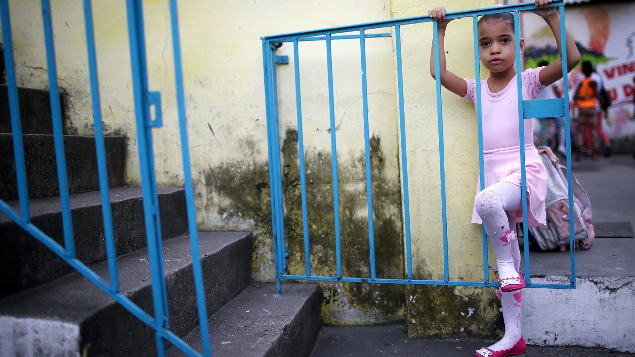 Балет дарит надежду жительницам самых опасных трущоб Рио