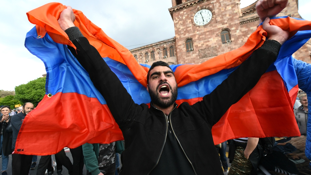В Армении распалась правящая коалиция, протесты продолжаются
