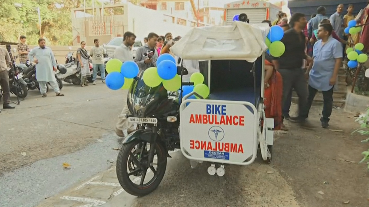 В Мумбае запустили службу скорой помощи на мотоциклах