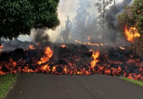 Лава из вулкана Килауэа уничтожила 35 домов