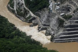 В Колумбии продолжаются эвакуации из-за риска прорыва плотины