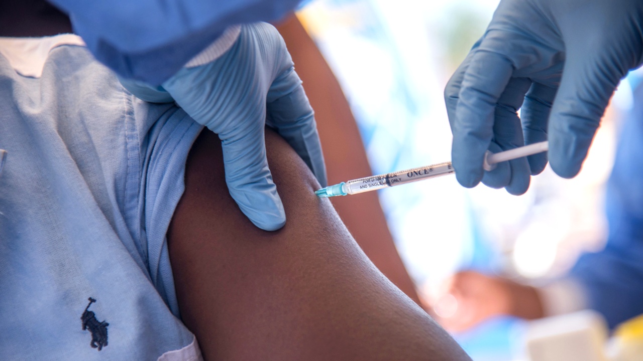 В ДР Конго началась вакцинация от Эболы