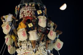 Сдоба на счастье: гонконгцы покорили 18-метровую башню из булочек