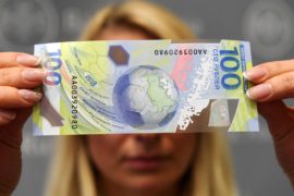 Центробанк показал 100-рублёвую купюру, посвящённую ЧМ-2018