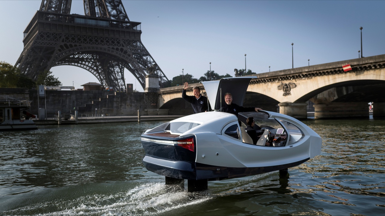 «Летающее» водное такси SeaBubbles продемонстрировали на Сене
