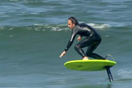 Сёрфингисты Калифорнии парят над волнами