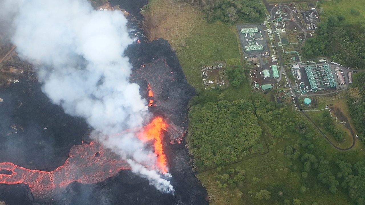 Килауэа не стихает: лава сожгла более 80 домов и добралась до электростанции