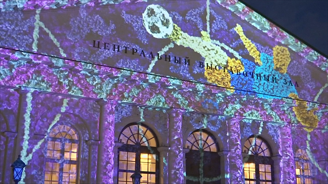 «Футбольное» световое шоу транслируют на фасаде московского «Манежа»