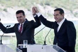 Соглашение о переименовании Македонии подписали на фоне протестов