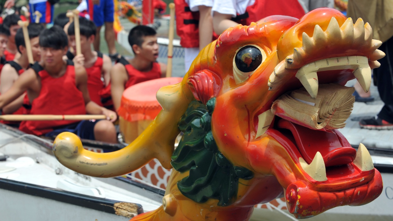 Древний праздник лодок-драконов отметили в Тайбэе