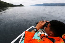 В Индонезии возобновили поиск пассажиров затонувшего парома
