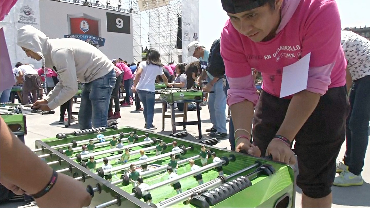 Новый рекорд Гиннесса: 1083 мексиканца одновременно сыграли в настольный футбол