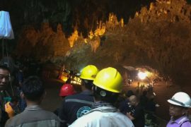 В Таиланде ищут детскую футбольную команду, потерявшуюся в пещере