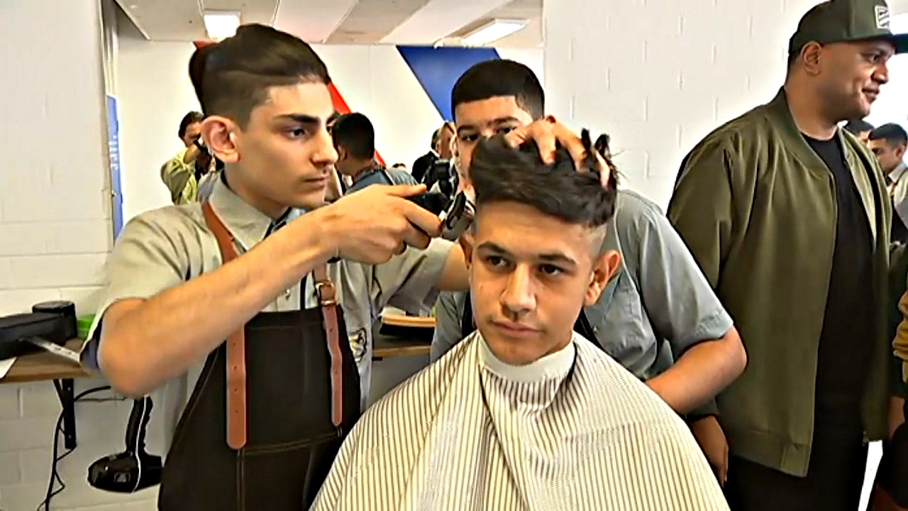 Сиднейские школьники увлеклись парикмахерским искусством