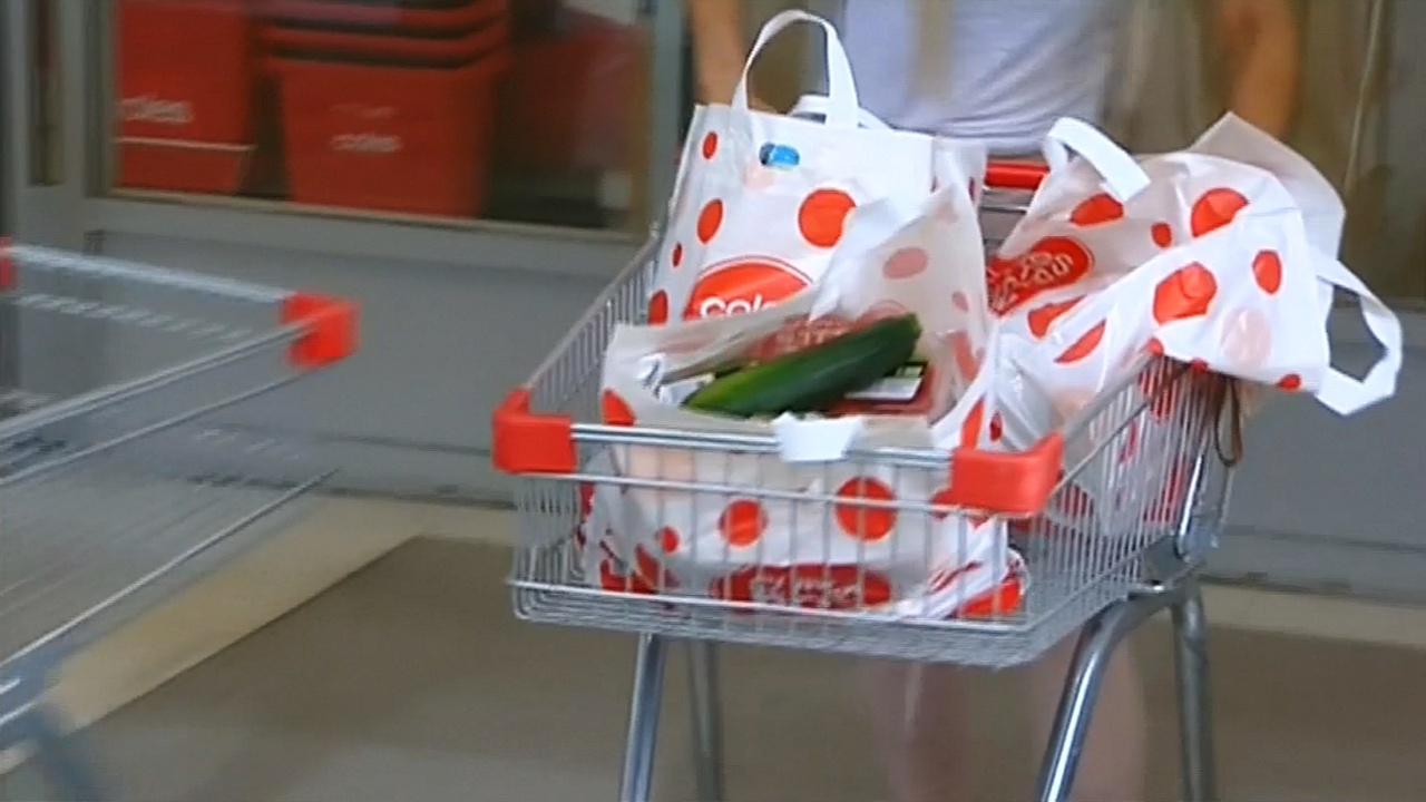 Супермаркеты в Австралии отказались от полиэтиленовых пакетов