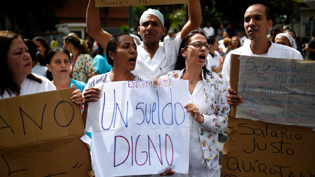 Венесуэльские медики протестуют против нищенской зарплаты