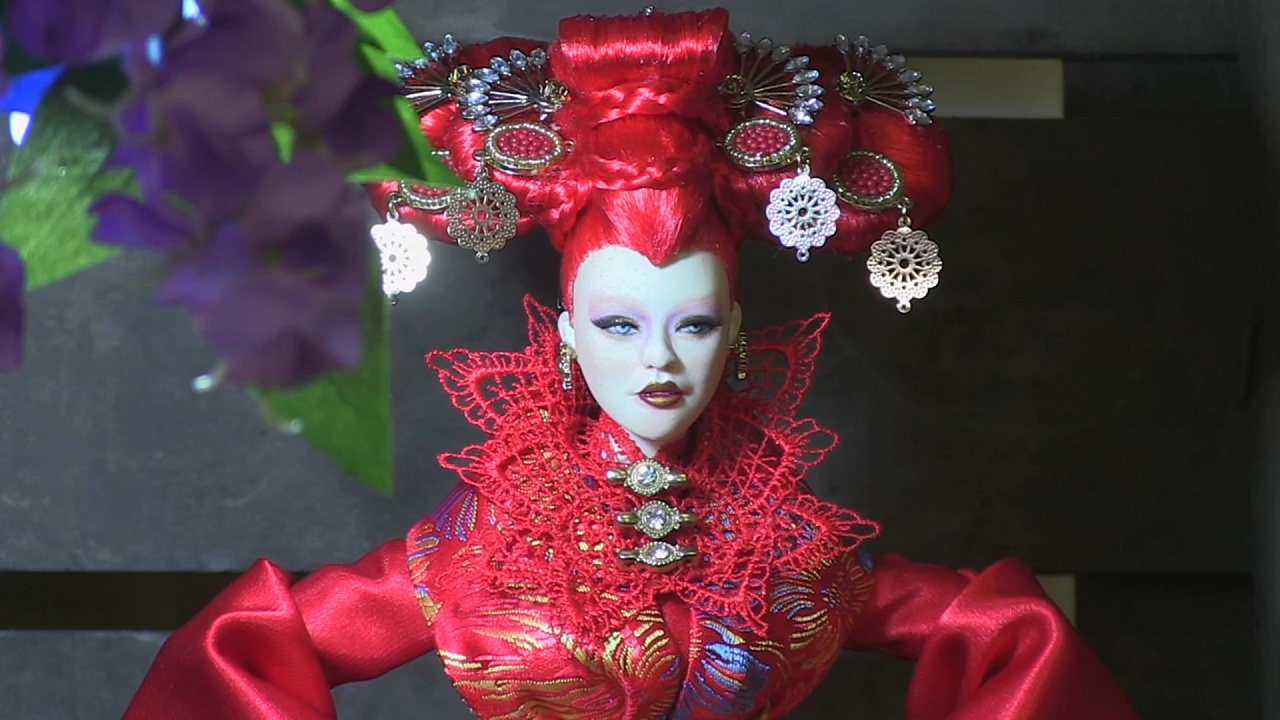 Фестиваль кукольной моды собрал дизайнеров со всего мира в Лондоне