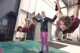Цирковому мастерству обучают детей в австралийской школе
