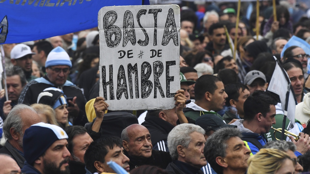 Аргентинцы массово протестуют против кредита от МВФ
