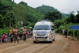 Из тайской пещеры спасли 8 подростков, внутри остаётся ещё 5