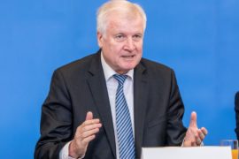 Глава МВД Германии: «Цель – разворачивать людей уже на границе»