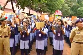 12 000 индийских школьников собрались, чтобы почитать вместе