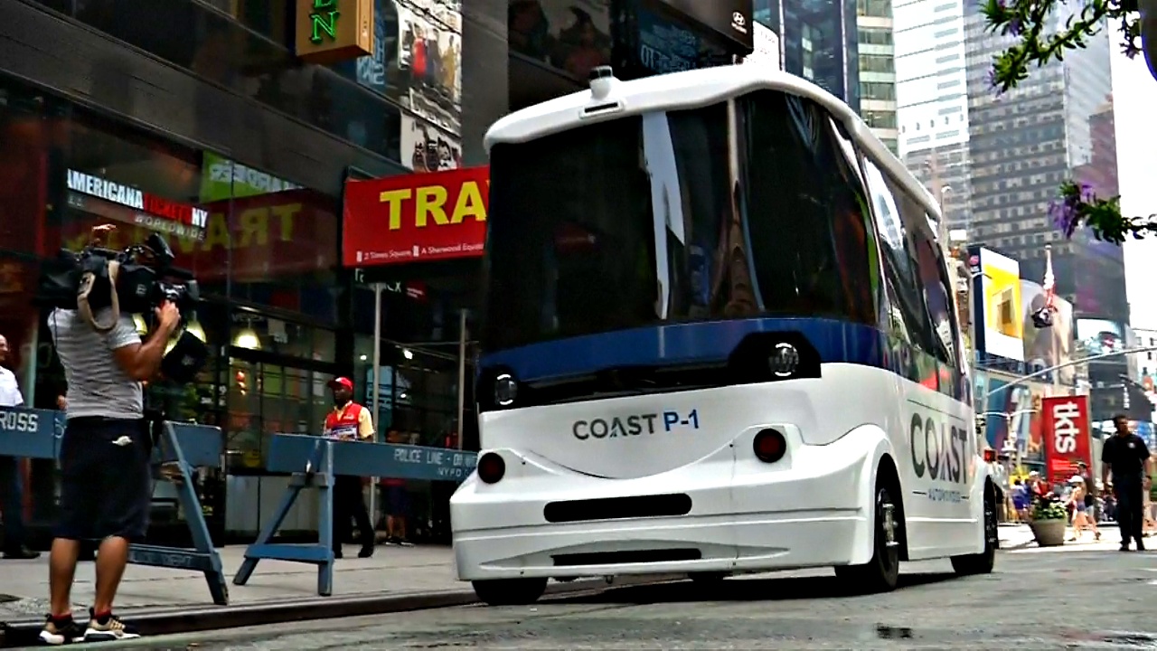 Беспилотный автобус впервые выехал на улицы Нью-Йорка