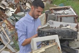 Венесуэльцы против кризиса: автодетали из пластиковых отходов