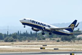 Ryanair отменяет сотни рейсов из-за забастовки пилотов и бортпроводников