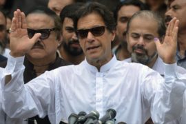 На выборах в Пакистане победил бывший игрок в крикет Имран Хан