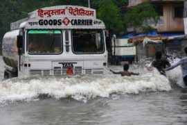 60 человек погибли в результате ливней в Индии