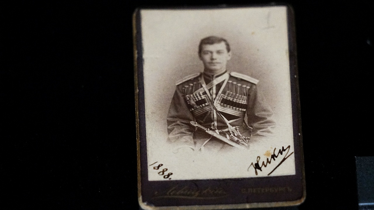 Выставка личных вещей императора Николая II проходит в Москве