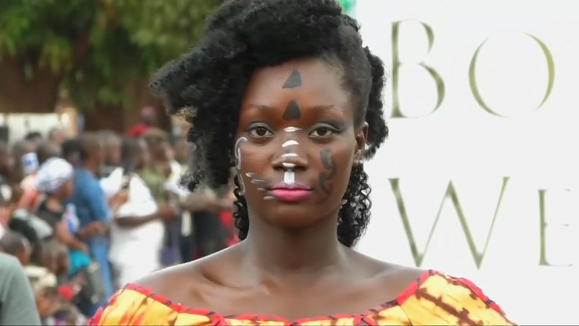 Буркинийский дизайнер возрождает популярность традиционной ткани