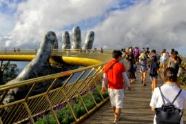 «Золотой мост» на гигантских руках — новая достопримечательность Вьетнама
