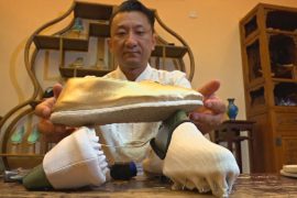 Пекинский мастер делает обувь по технологии династии Цинь