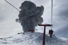 Туристы сняли извержение чилийского вулкана прямо с подъёмника
