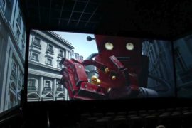 Кинотеатры заманивают зрителей панорамными экранами