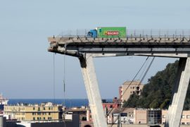 Погибших в результате обрушения моста в Генуе уже 38