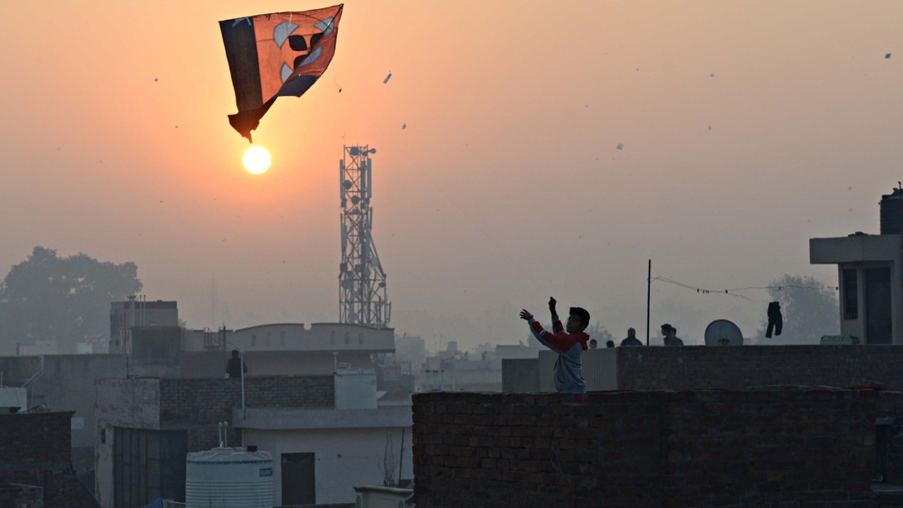 Индийцы празднуют День независимости, запуская воздушных змеев