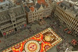 Центр Брюсселя украсил ковёр из 500 тысяч цветов
