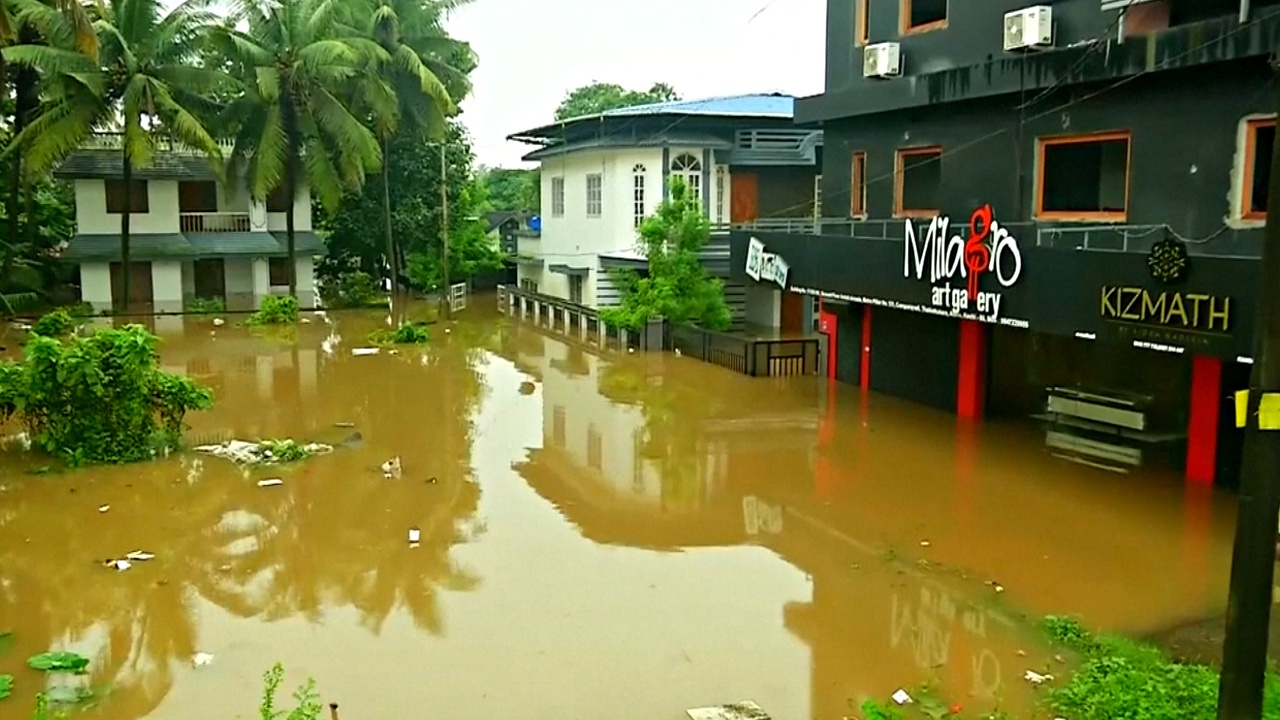 На юге Индии не прекращаются сильнейшие за 100 лет наводнения