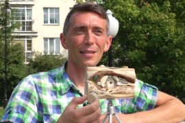 Россиянин делает фотокамеры из дерева, гальки и ракушек