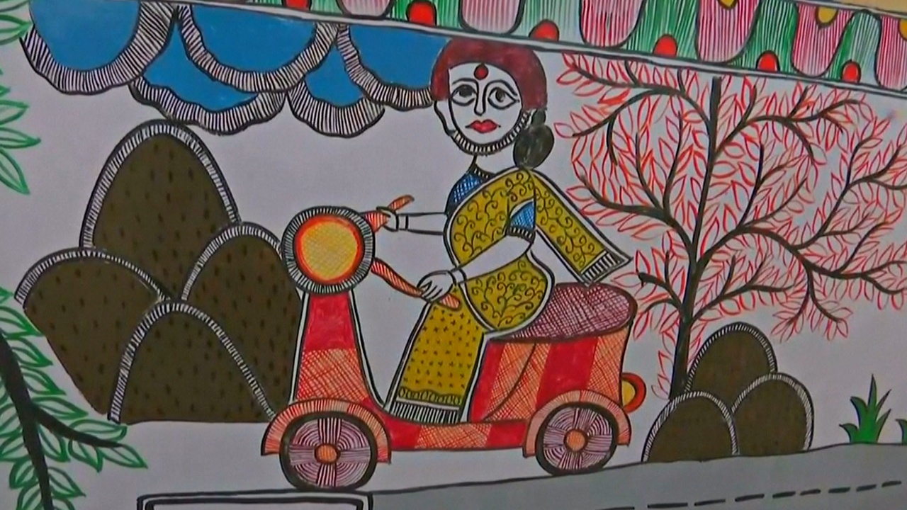 В Индии поезда раскрасили традиционными рисунками мадхубани