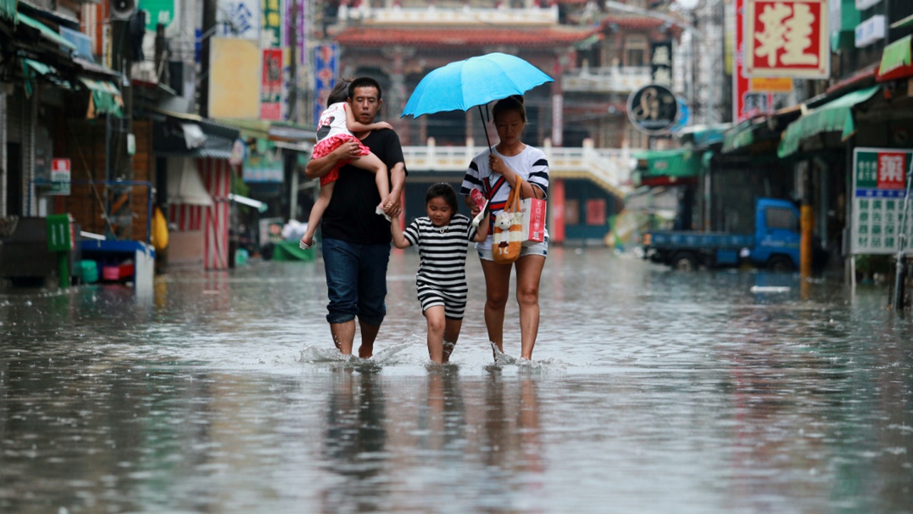 Смертоносное наводнение в Тайване: люди винят власти в бездействии