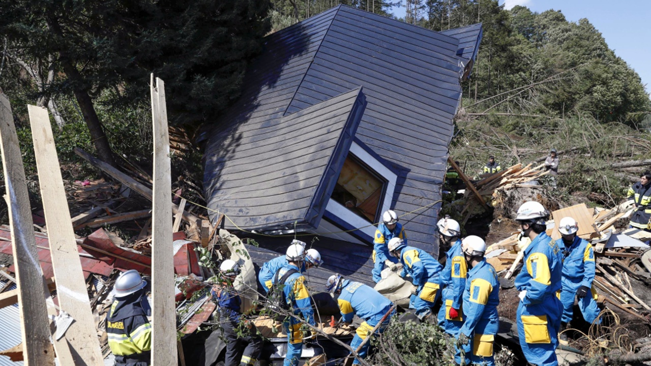Число жертв землетрясения в Японии возросло до 16