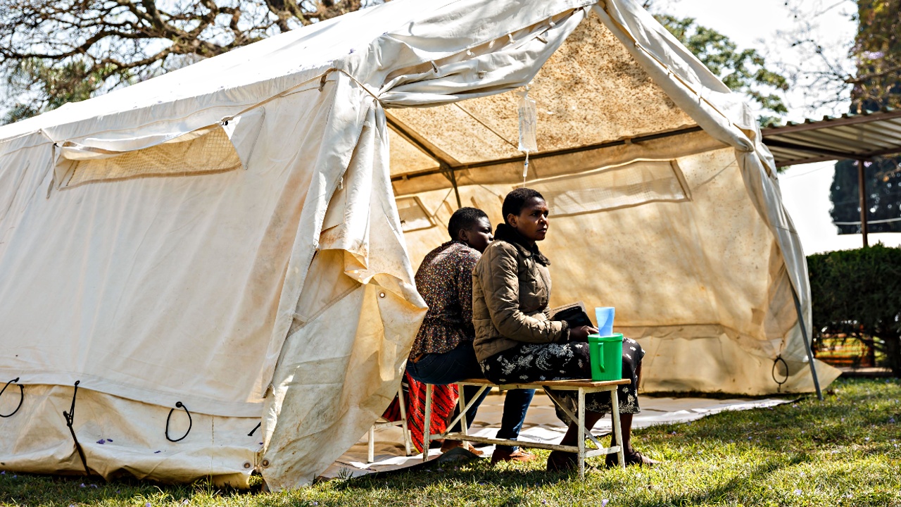 В Зимбабве запретили общественные собрания из-за холеры