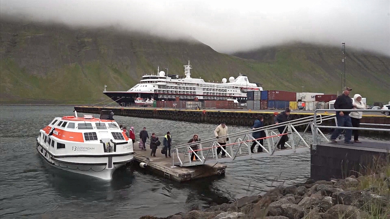 Исландский городок Исафьордюр переживает туристический бум