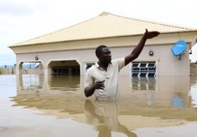 Наводнения в Нигерии: 100 погибших, тысячи бежавших